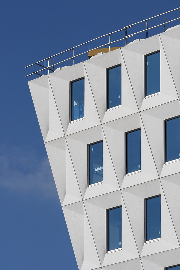 Stadskantoor Leyweg by Michiel van Dijk