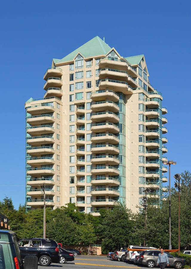 WestRoyal Tower by Huopa