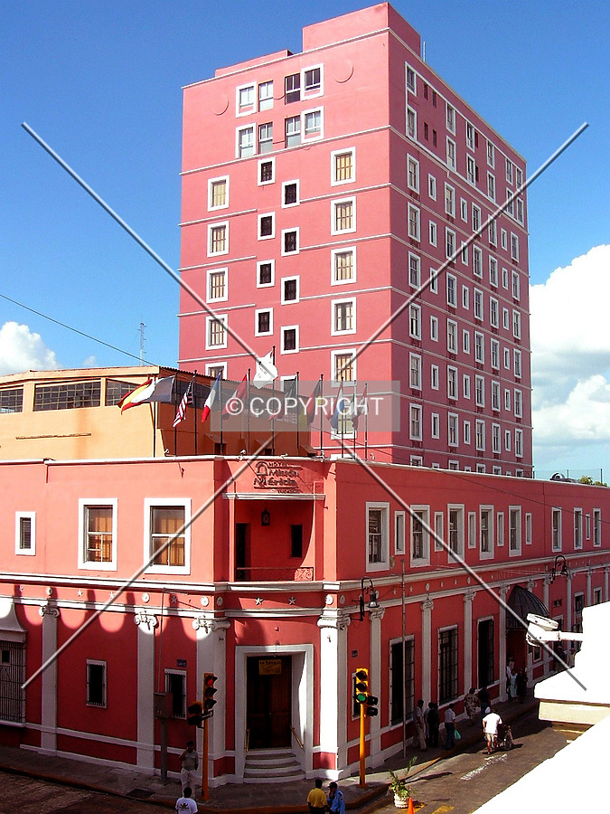 Hotel Misión Mérida by Luis Ibáñez