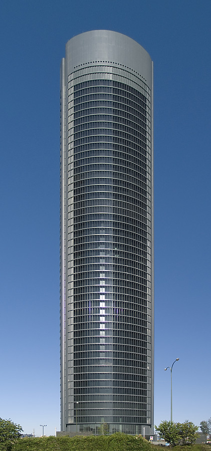 Torre Sacyr Vallehermoso by Cesar Serrano