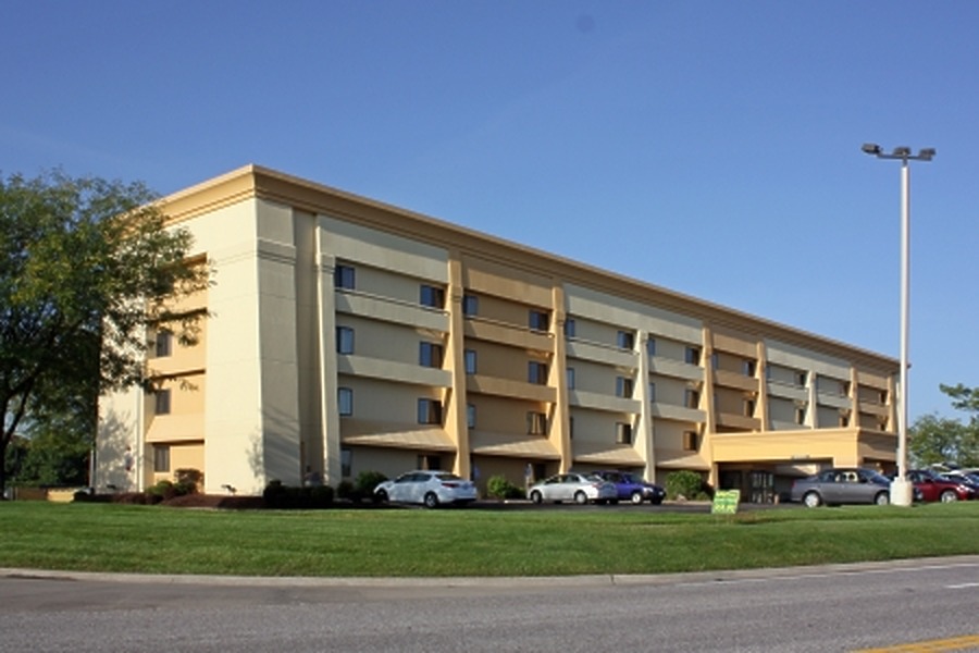 La Quinta Inn - Saint Louis / Hazelwood by Ryan Hildebrand