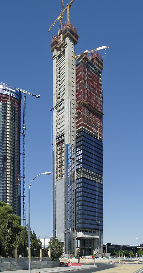 Torre Caja Madrid by Cesar Serrano
