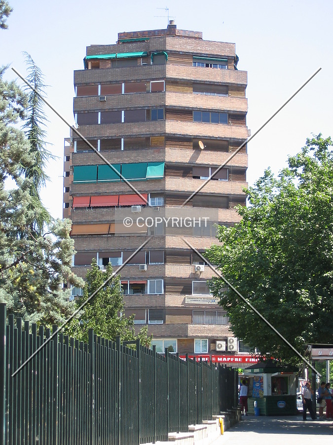 Edificio B by Victor Carcedo