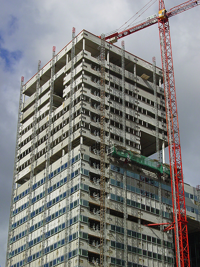 Ito-Toren by Michiel van Dijk