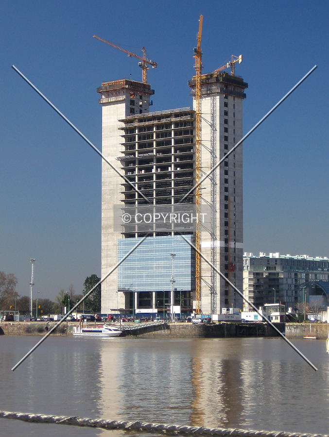 Madero Office by Maximiliano Buono