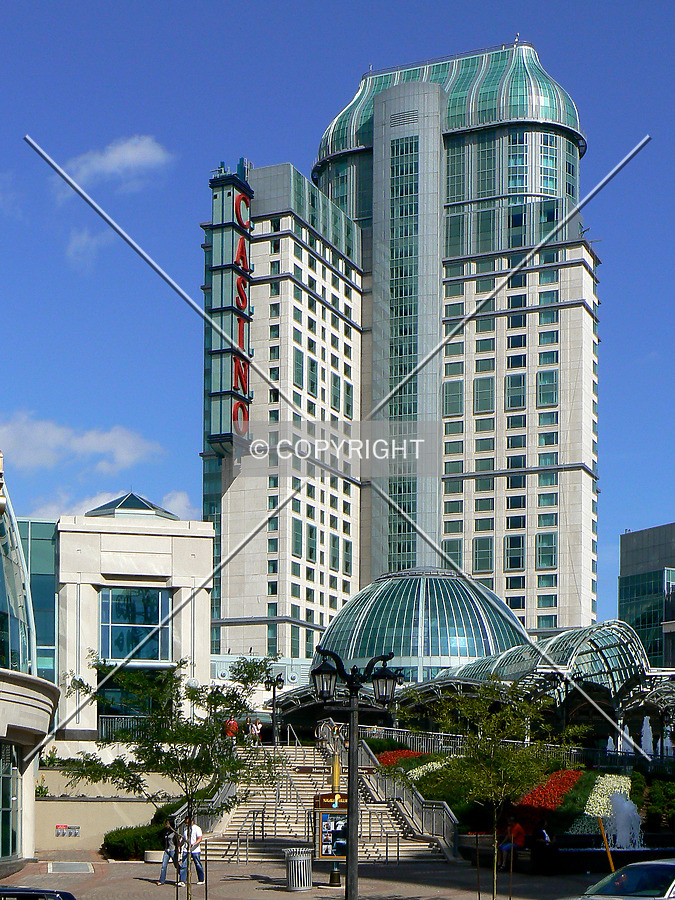 Niagara Fallsview Casino Resort by Luis Ibáñez