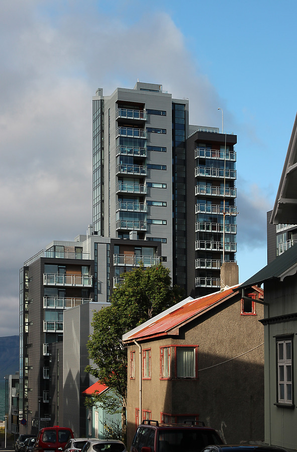 Vatnsstígur 16-18 by Kjetil Balog