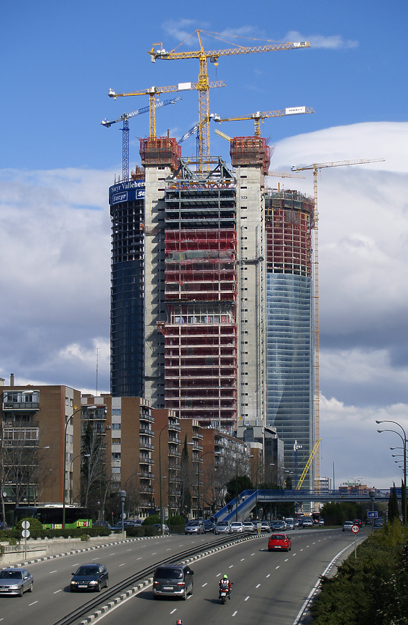 Torre Caja Madrid by Cesar Serrano