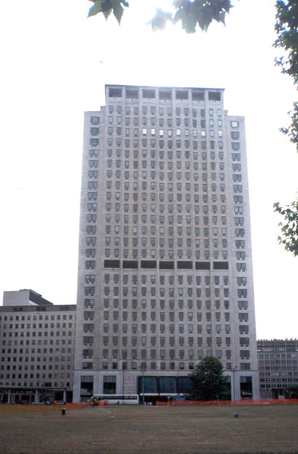 8 Canada Square by David Guija
