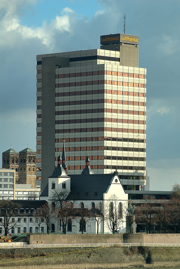 Lufthansa-Hochhaus by David Guija