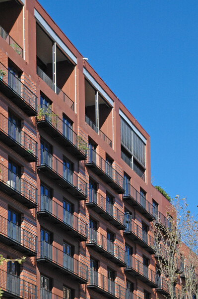 Detail on the west side