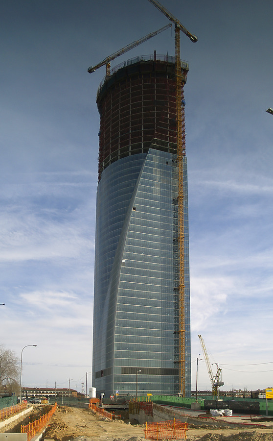 Torre Espacio by Cesar Serrano