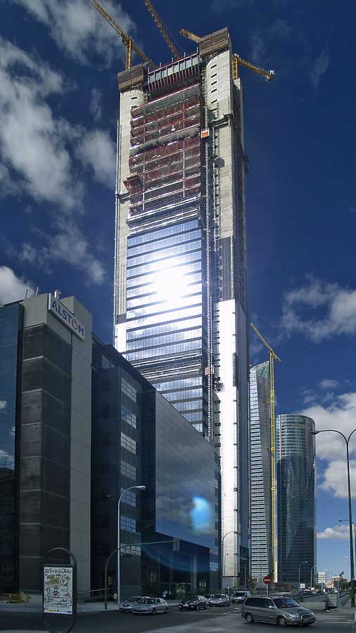 Torre Caja Madrid by Cesar Serrano
