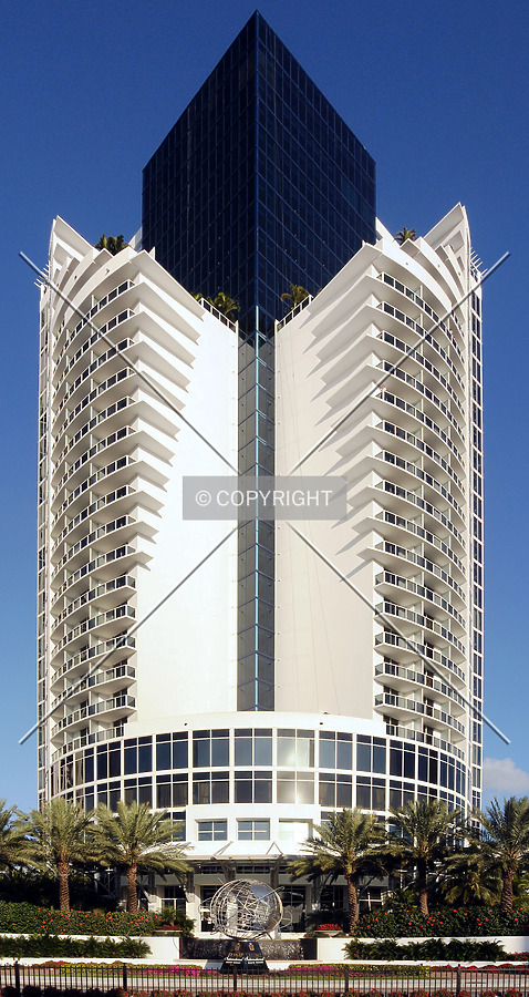 Trump International Sonesta Beach Resort by Jorge Molina