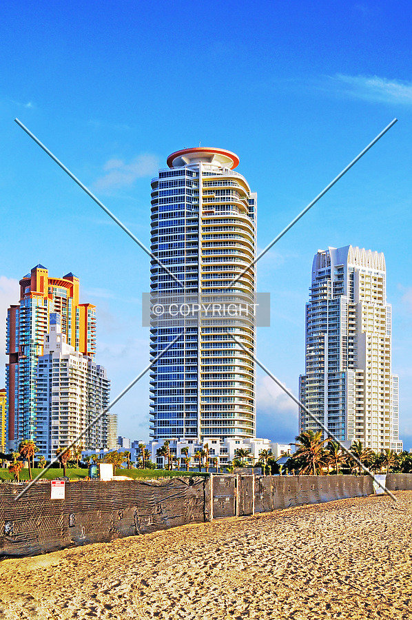 Continuum on South Beach, South Tower by Jorge Molina