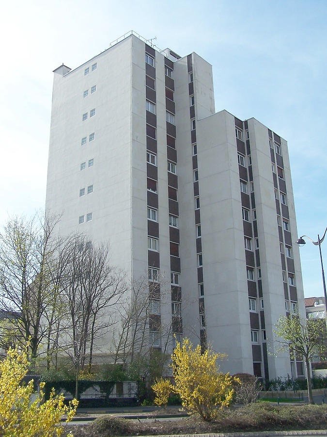 49 Avenue de Colmar by Huopa