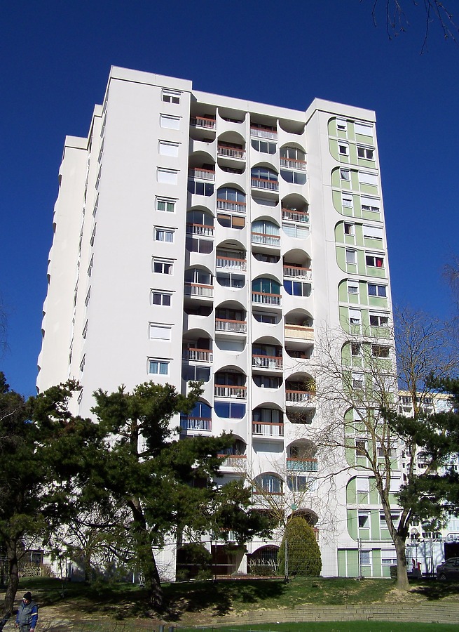 8 Square des Caléïdes by Florian Barbier