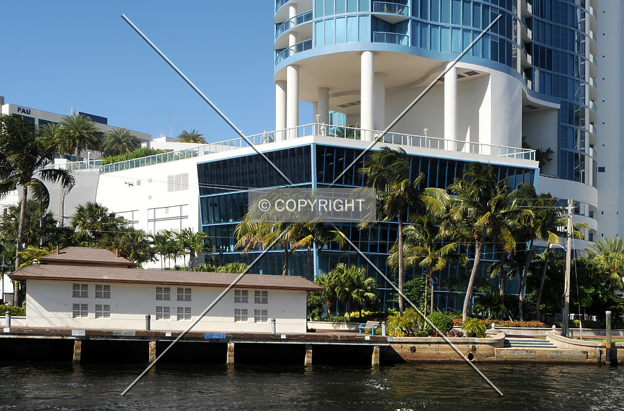 Las Olas River House by Jorge Molina