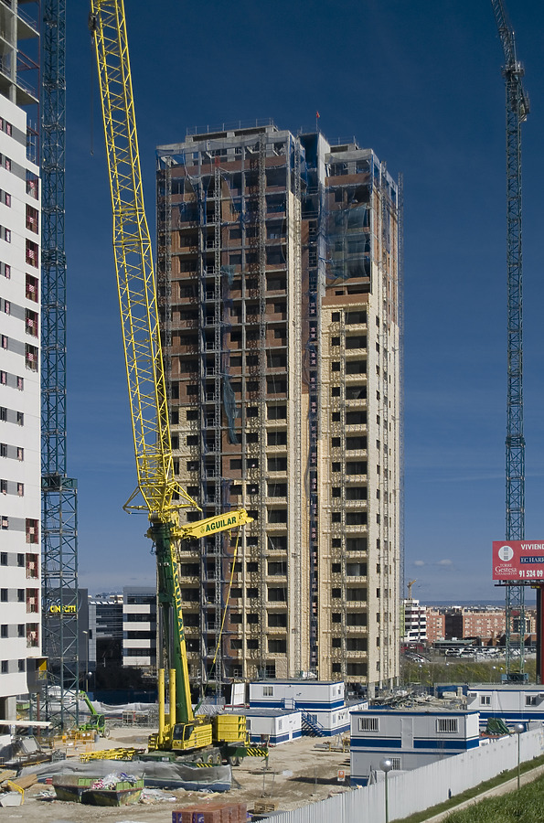 Torre Ámbar by Cesar Serrano