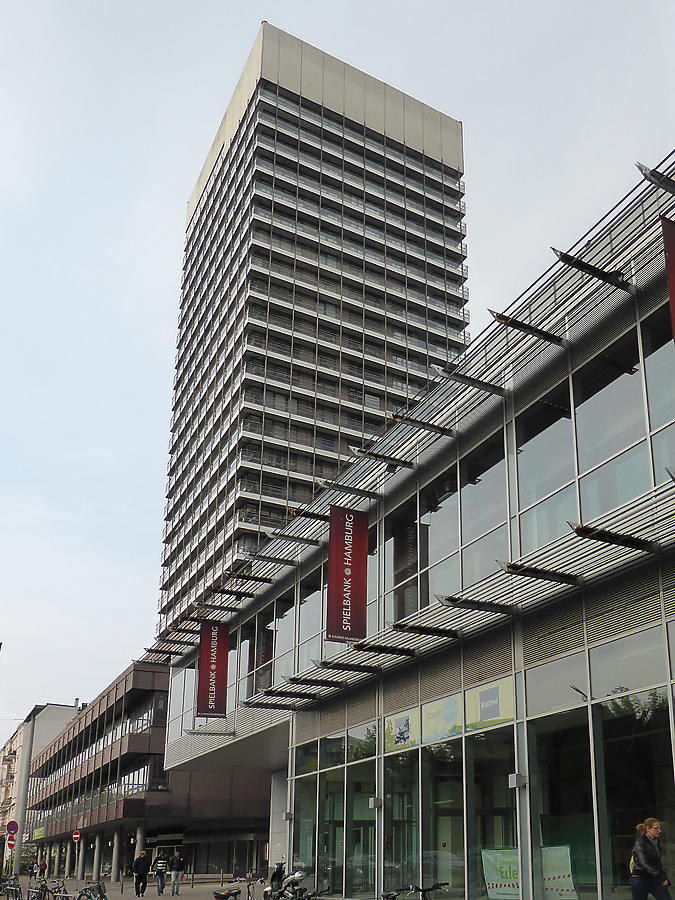 Mundsburg Turm I by Der Hamburger