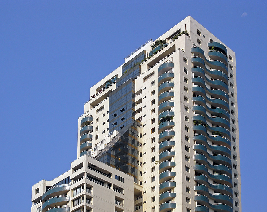 Las Colinas by Horst Kiechle