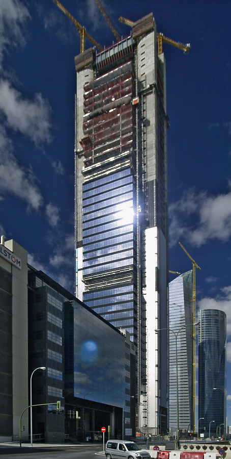 Torre Caja Madrid by Cesar Serrano
