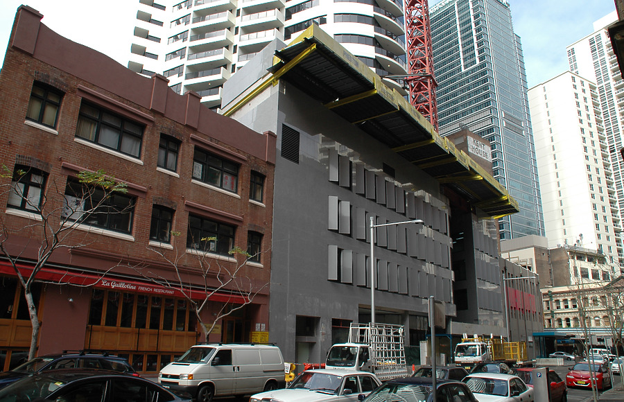 Meriton Tower by John Bek