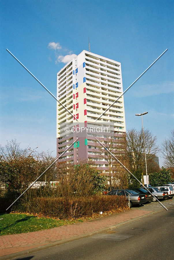 Hindemithstraße 39 by Nephilim