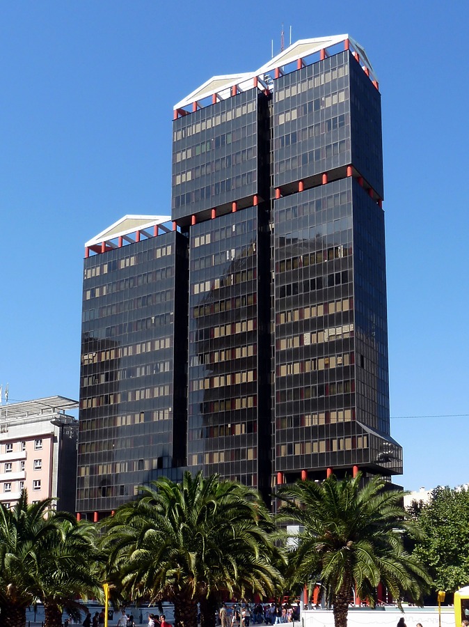 Edificio Satélite by Robin Spetz