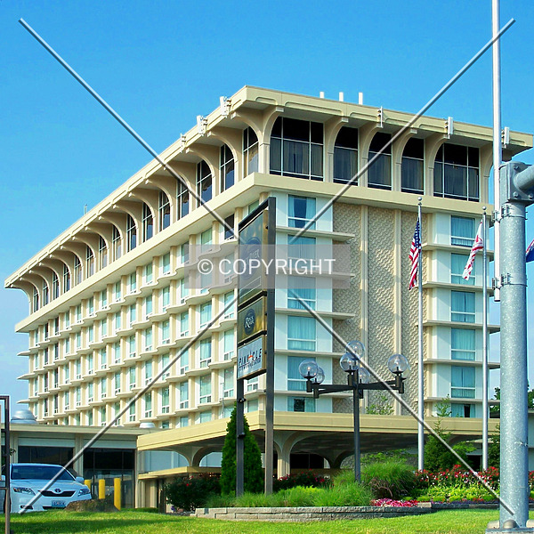 Marriott Saint Louis Airport West Tower by Ryan Hildebrand