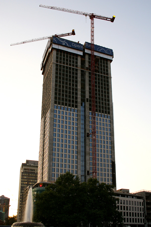 OpernTurm by Daniel Kieckhefer