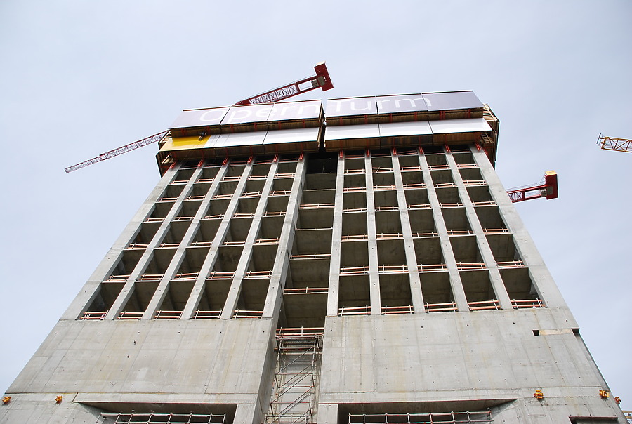 OpernTurm by Huopa