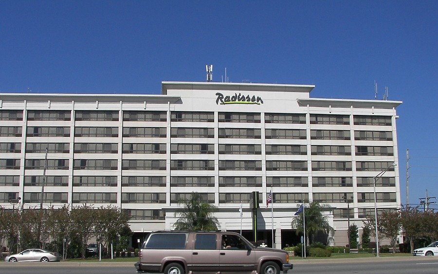 Radisson New Orleans Airport by Rodney Gunn