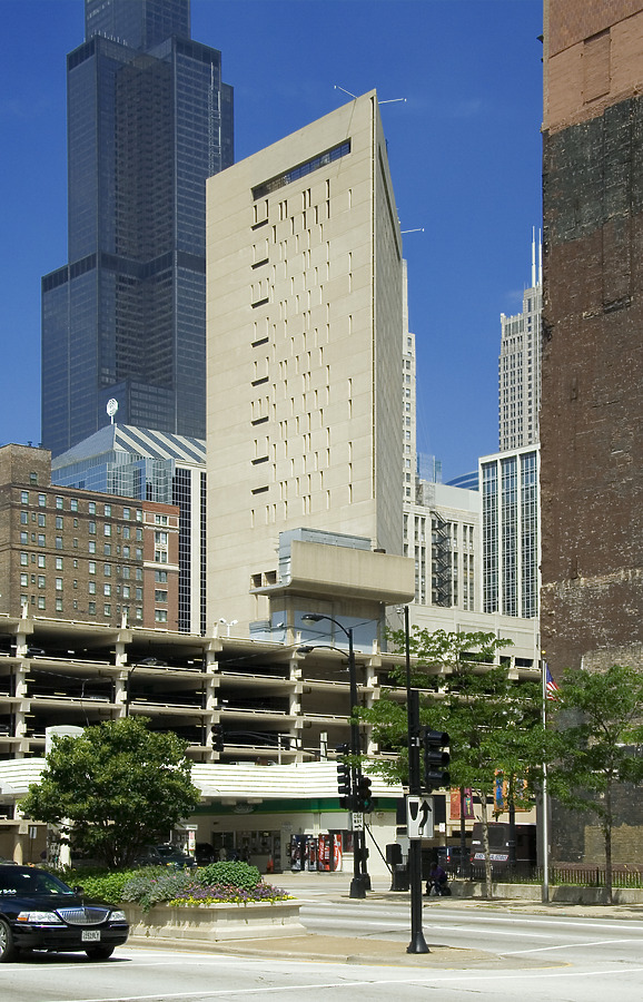 Metropolitan Correctional Center by Pavel Toczynski
