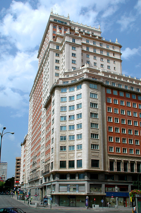 Edificio España by John Bek