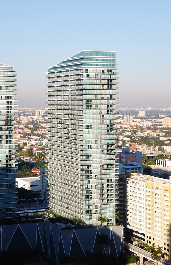 Axis at Brickell Village North by Huopa