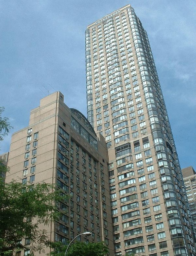 Bristol Plaza Apartments by Paul Cucuzza