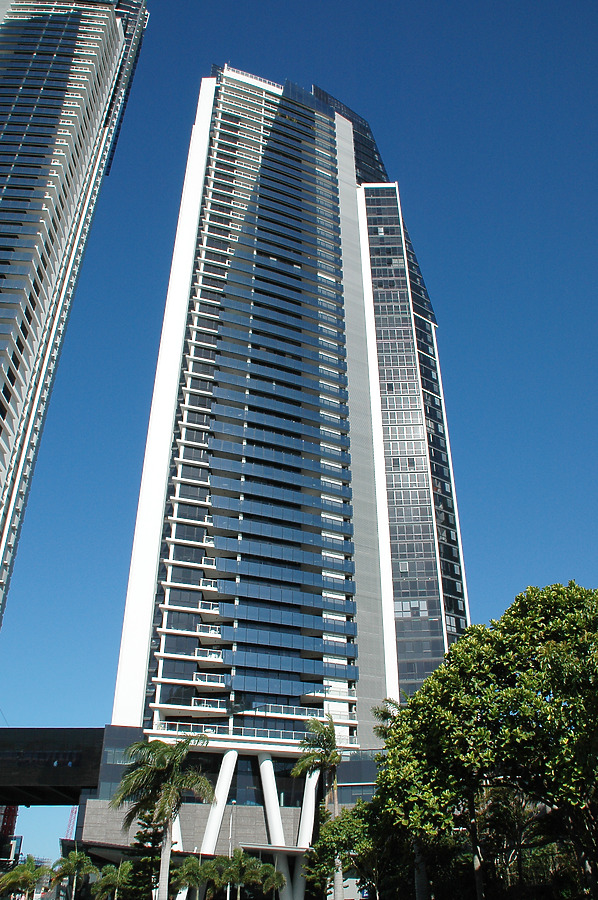 Circle on Cavill South Tower by John Bek