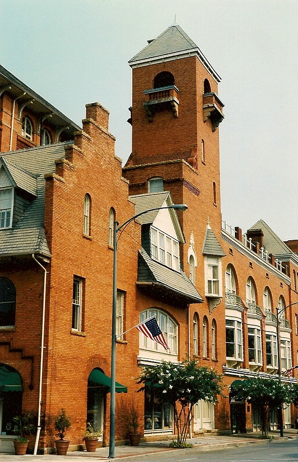 Windsor Hotel by Rodney Gunn