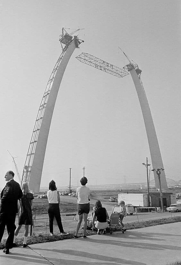Gateway Arch by Unknown