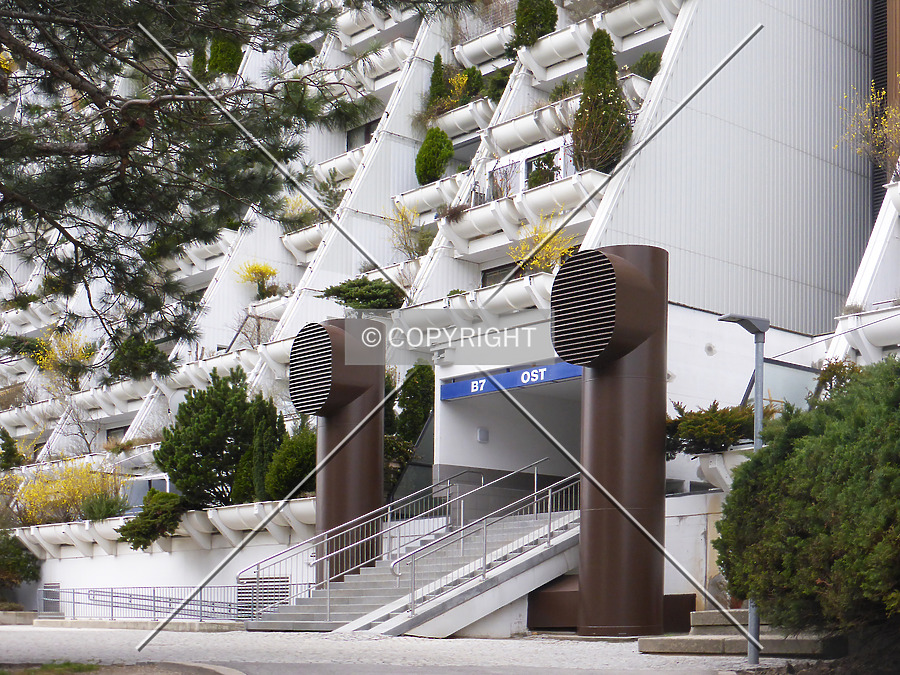 Wohnpark Alterlaa - Block B3-B8 by Nephilim