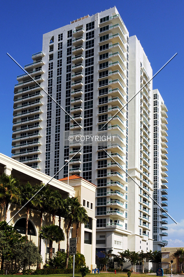 Las Olas Beach Club by Jorge Molina