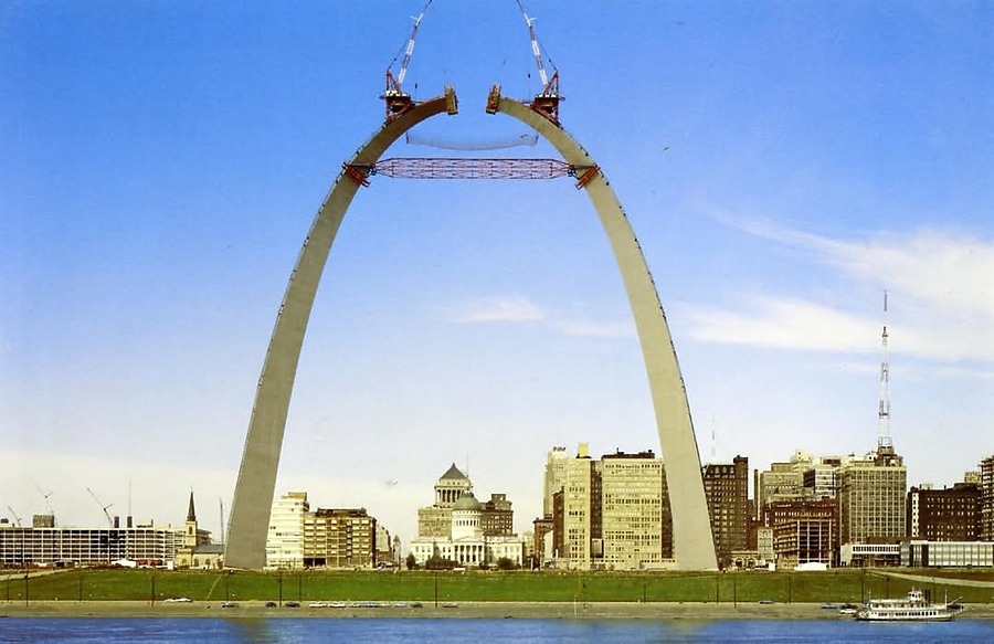 Gateway Arch by Unknown