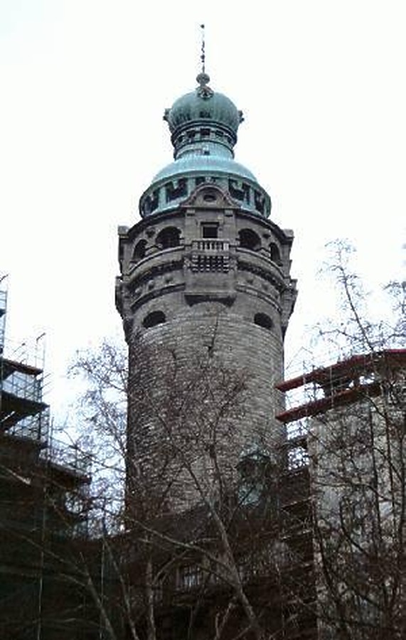 Neues Rathaus by John Cahill