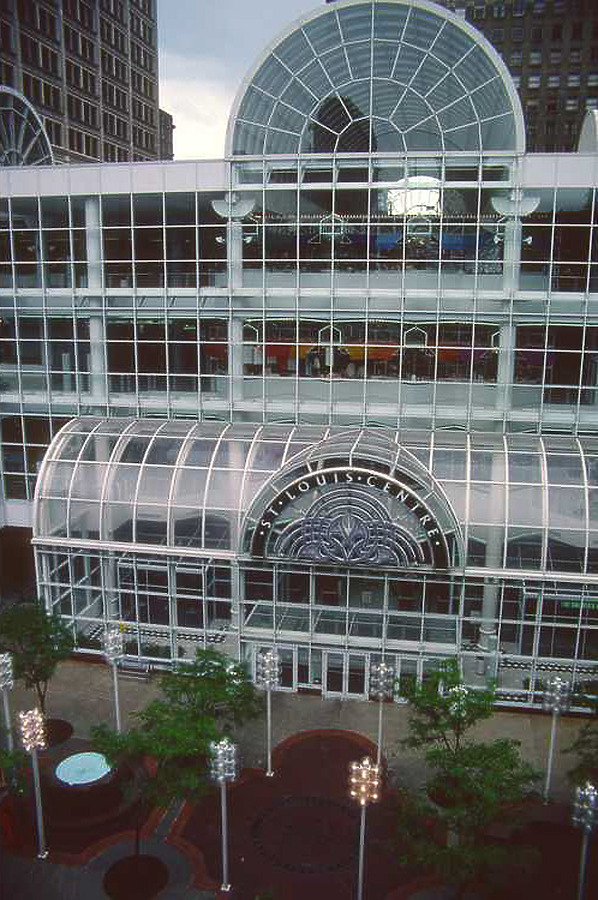 600 Washington by J. C. Raulston / J. C. Raulston\'s Slide Collection / NC State University