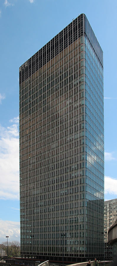 Tour Initiale by Kjetil Balog