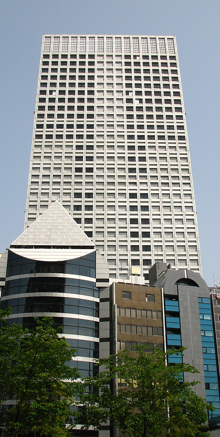 KDDI Building by Kevin Hemphill
