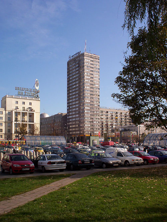 Ulica Świętokrzyska 35 by Pavel Toczynski