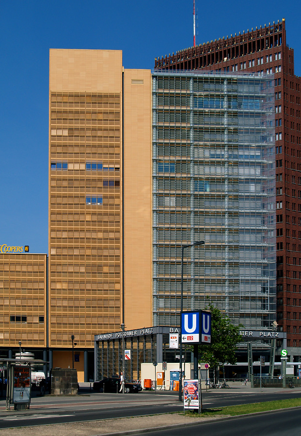 Potsdamer Platz 11 by Cesar Serrano