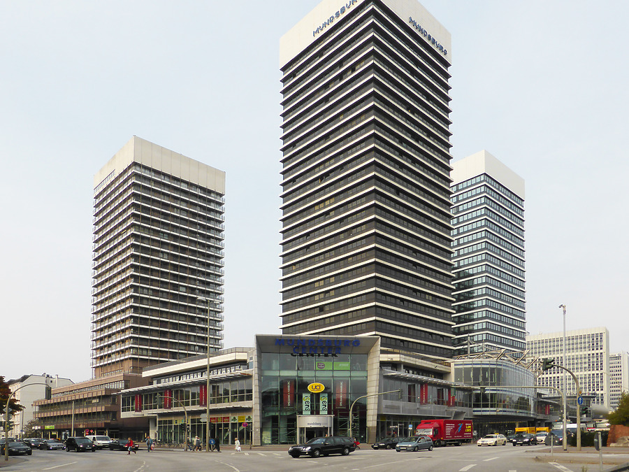 Mundsburg Turm I by Der Hamburger